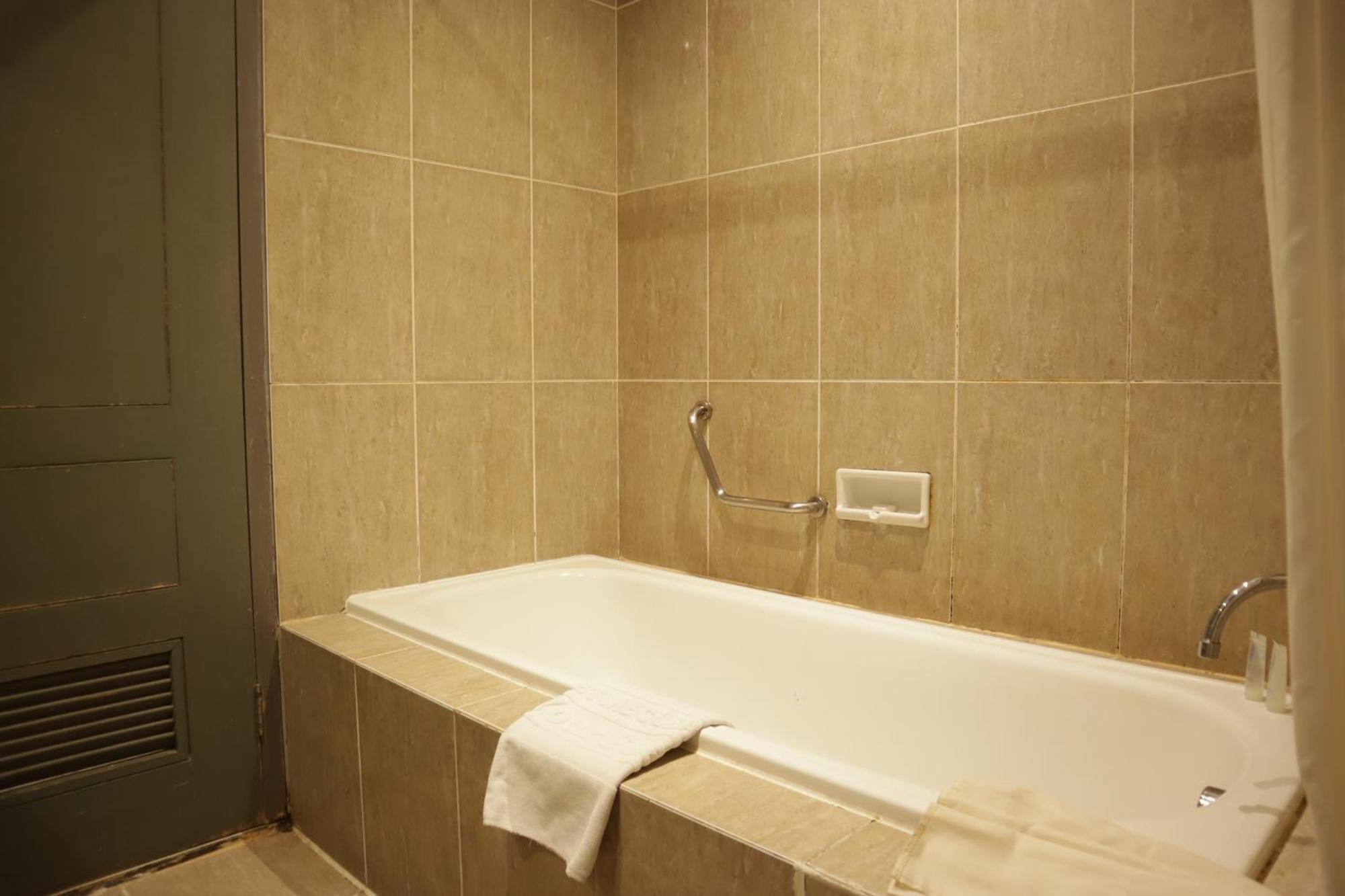 Hotel Dafam Semarang Extérieur photo
