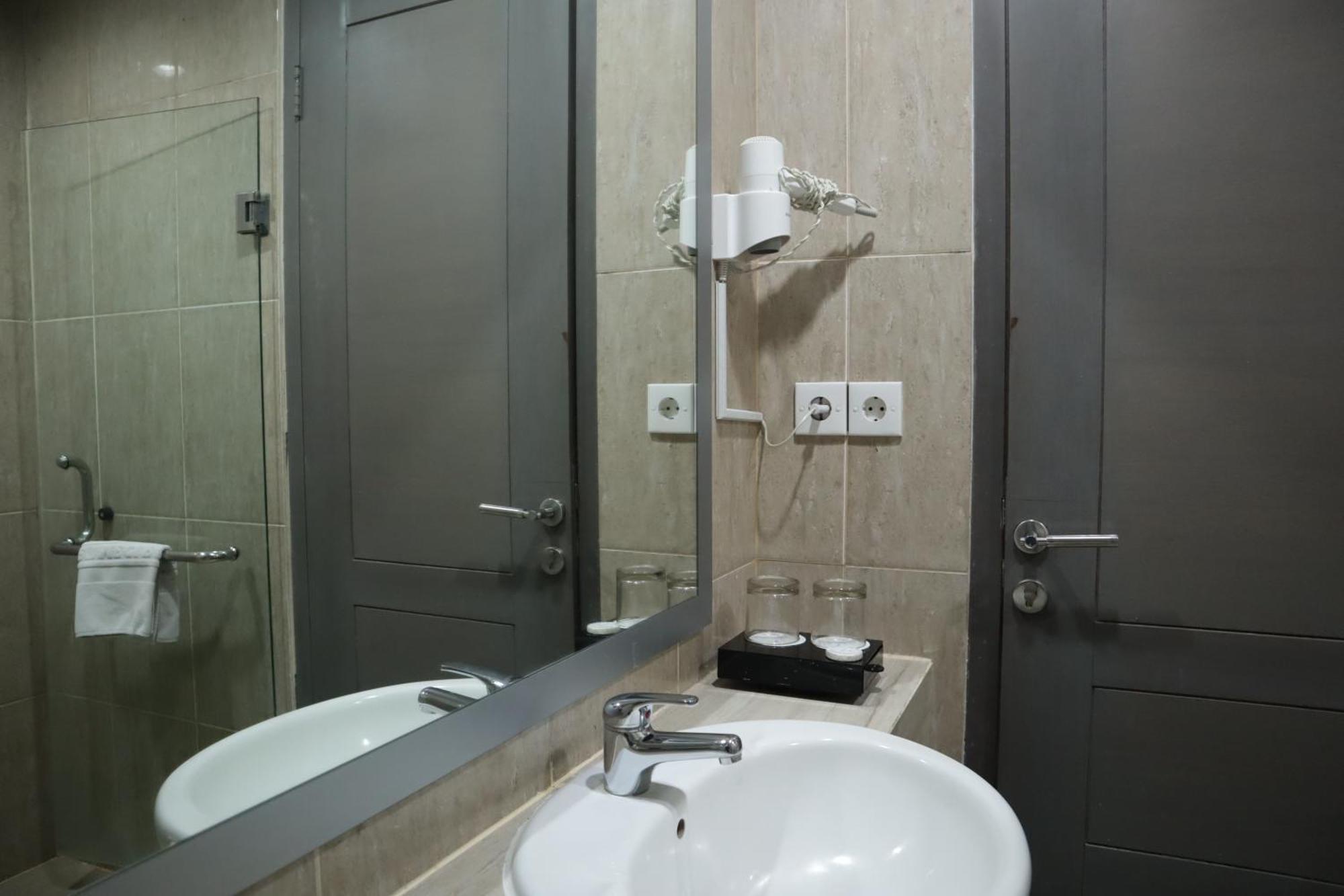 Hotel Dafam Semarang Extérieur photo